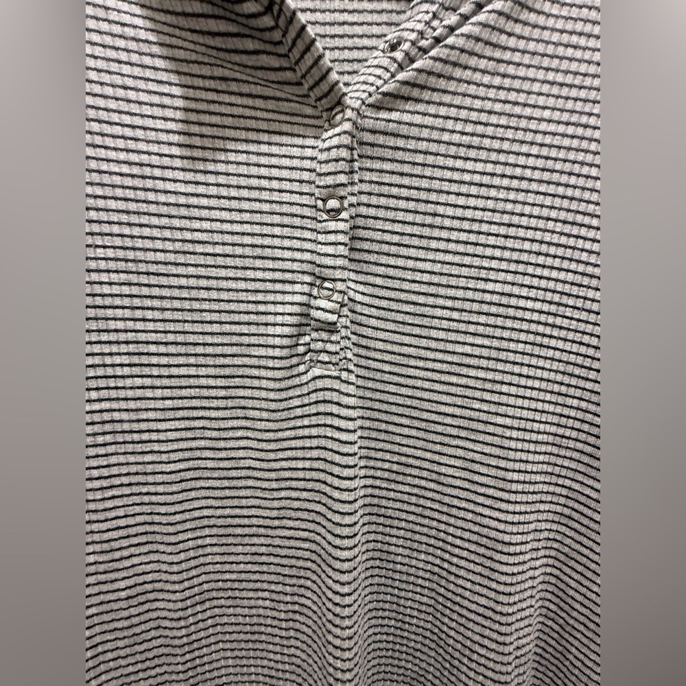 A Pea in the Pod. Grey Stripped Ribbed Henley Tshirt Dress/nightgown. Size Med - Picture 4 of 5